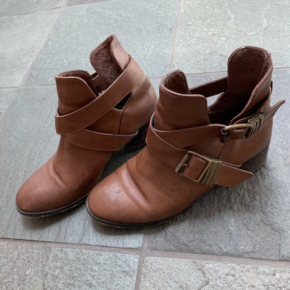 Breckelles Shoes - Breckelle’s Bronco brown buckle booties Size 7